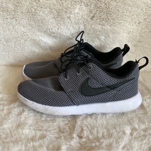 Nike Rosche sneakers🖤